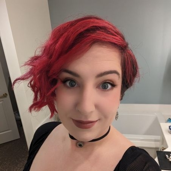 Meet your Posher, Courtney - Picture 1 of 5